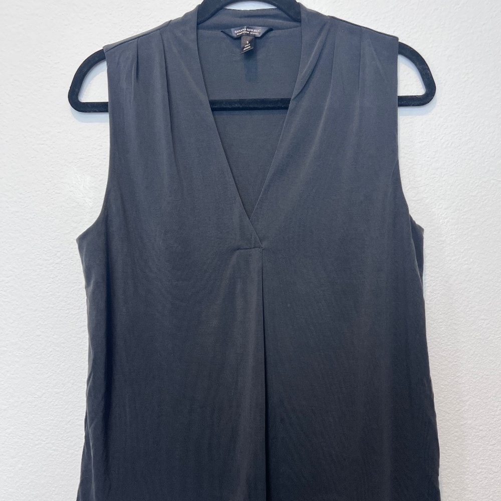 Banana Republic - Super Soft V Neck Tank